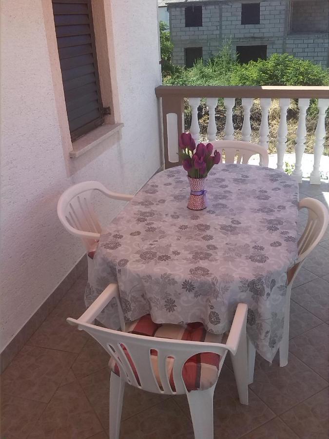 Apartman Borosa วีร์ ภายนอก รูปภาพ